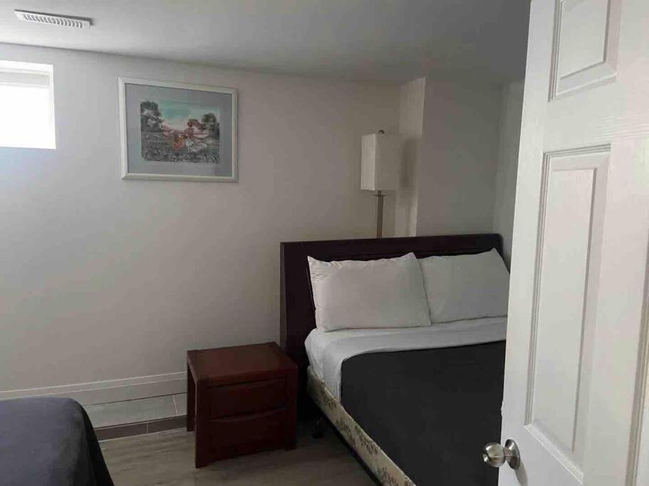Modern House Newly Furnished 3 Mins Drive To Fall ไนแอการาฟอลส์ ภายนอก รูปภาพ