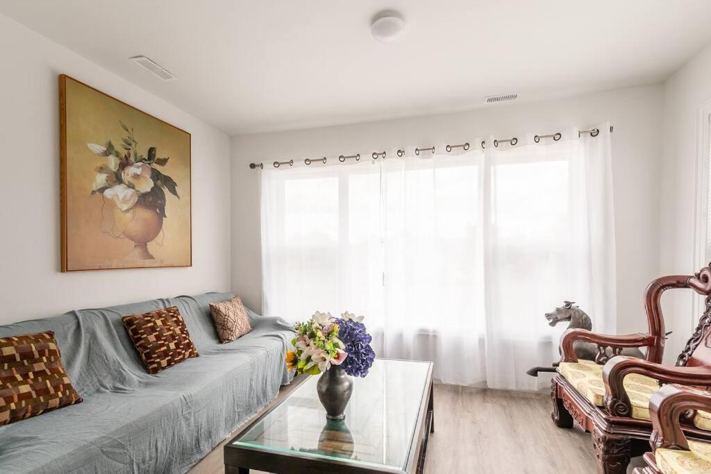 Modern House Newly Furnished 3 Mins Drive To Fall ไนแอการาฟอลส์ ภายนอก รูปภาพ