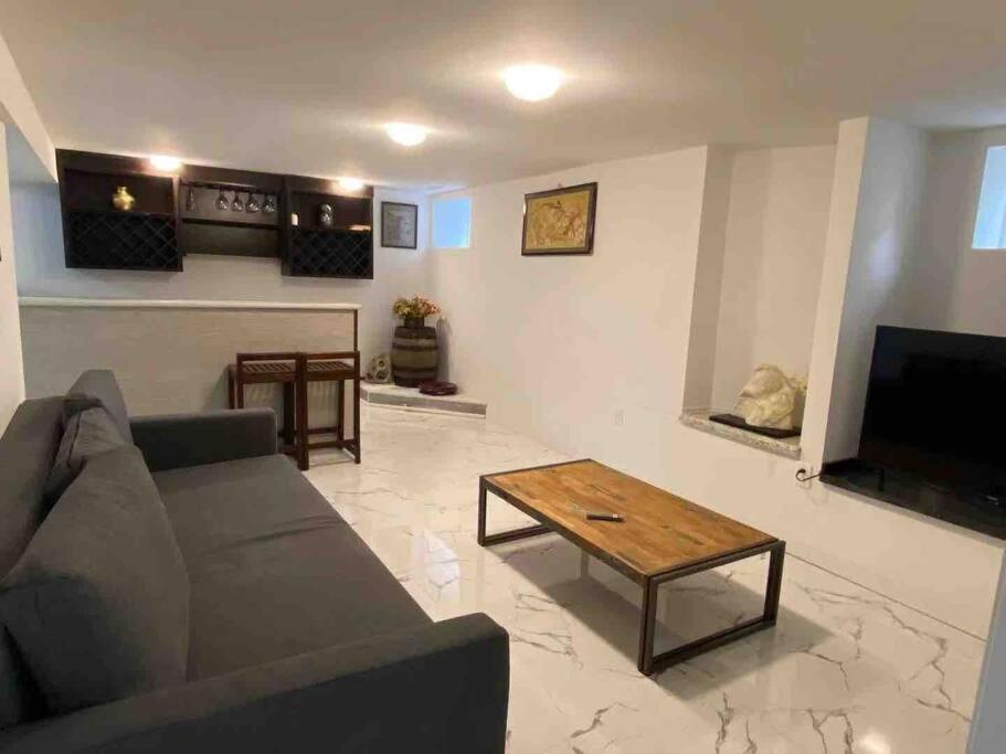 Modern House Newly Furnished 3 Mins Drive To Fall ไนแอการาฟอลส์ ภายนอก รูปภาพ